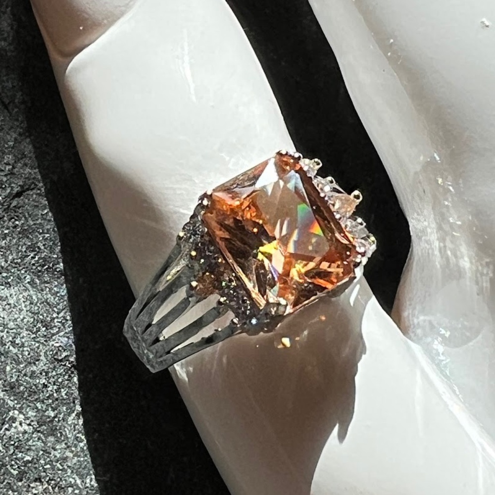 Light Amber Square Cut Stone 925 Sterling Ring NWOT 🎉Host Pick🎉 - Picture 7 of 11